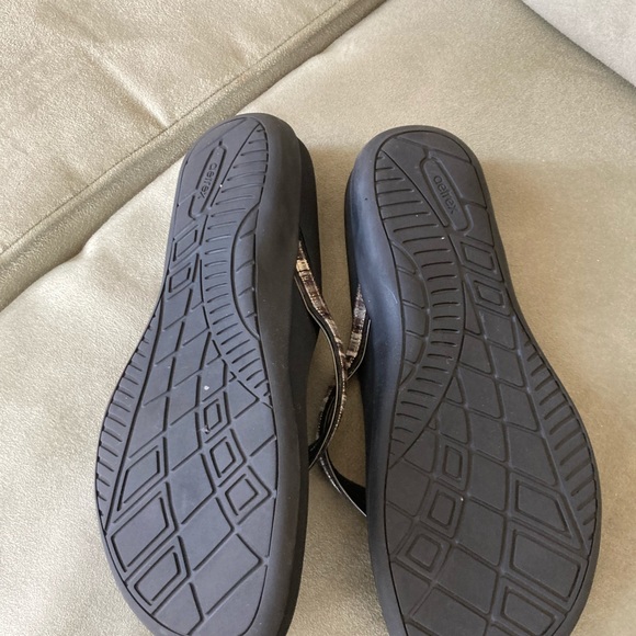 Flip flops (SOLD) - Picture 2 of 4